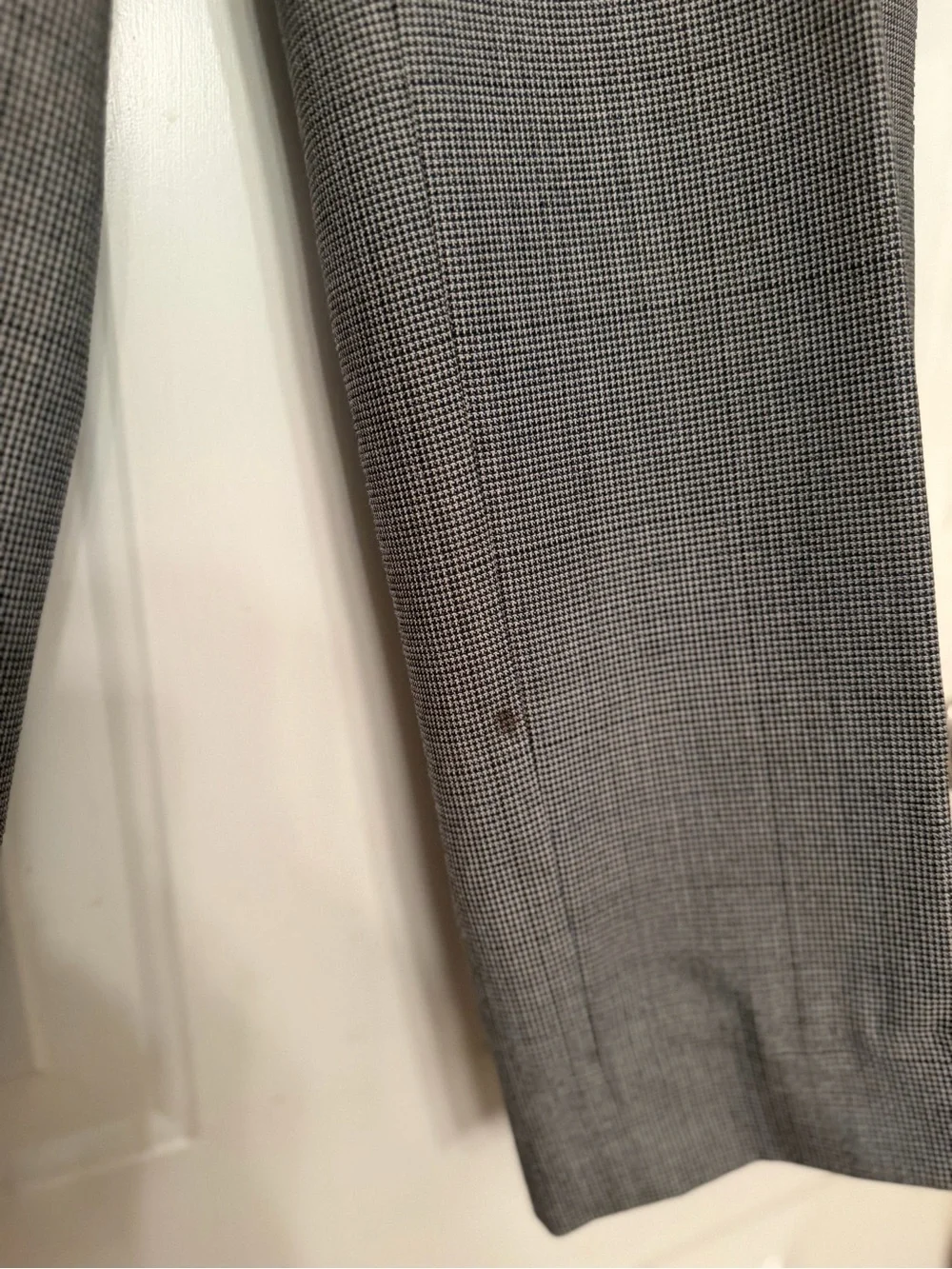 Vintage John Weitz Gray Micro Houndstooth 2-Piece Suit Men’s 42R 34x28